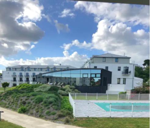 Appartement Devant La Plage Avec Piscine 콩카르노 외부 사진
